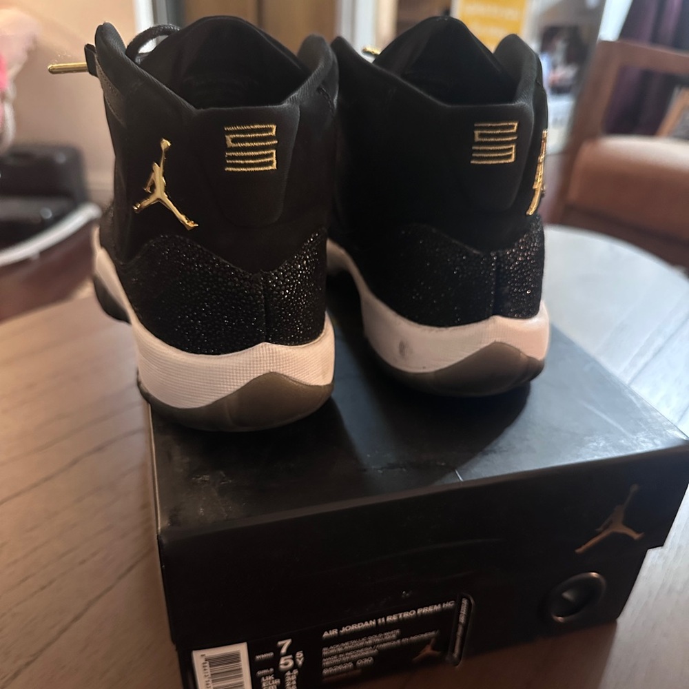 Air Jordan retro 11 heiress black and gold - Picture 2 of 4